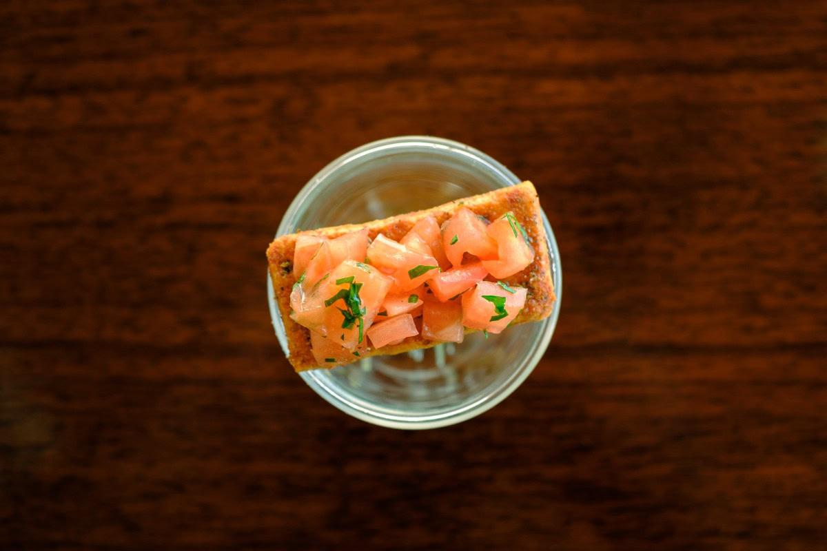 Canapés mit Tomatenwürfel