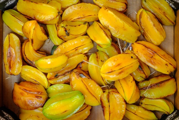 Sternfrucht, auch bekannt als Karambole, Carambola oder Starfruit.