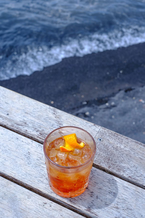 Old Fashioned Cocktail von oben fotografiert