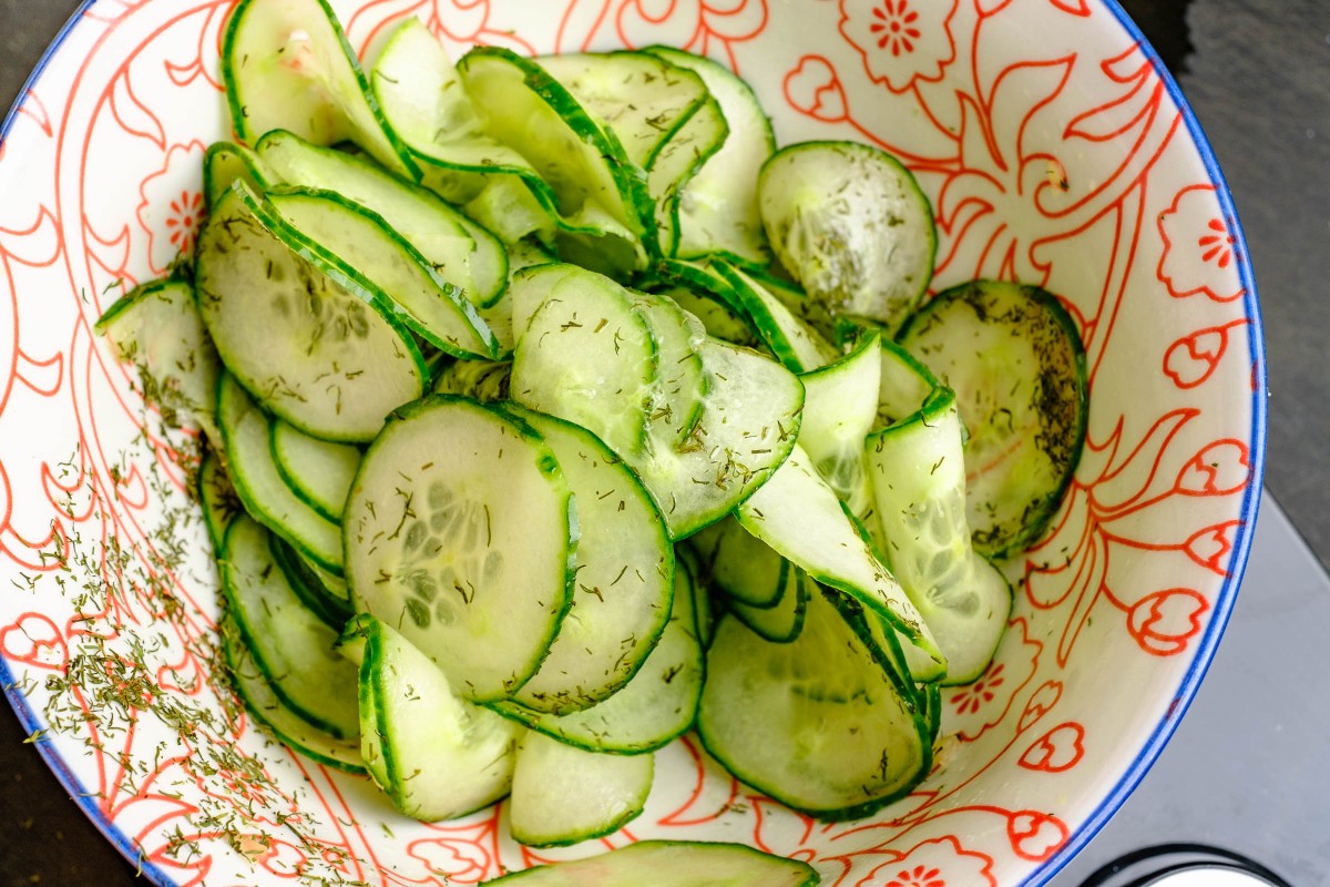 Gurken für Kartoffelsalat mariniert