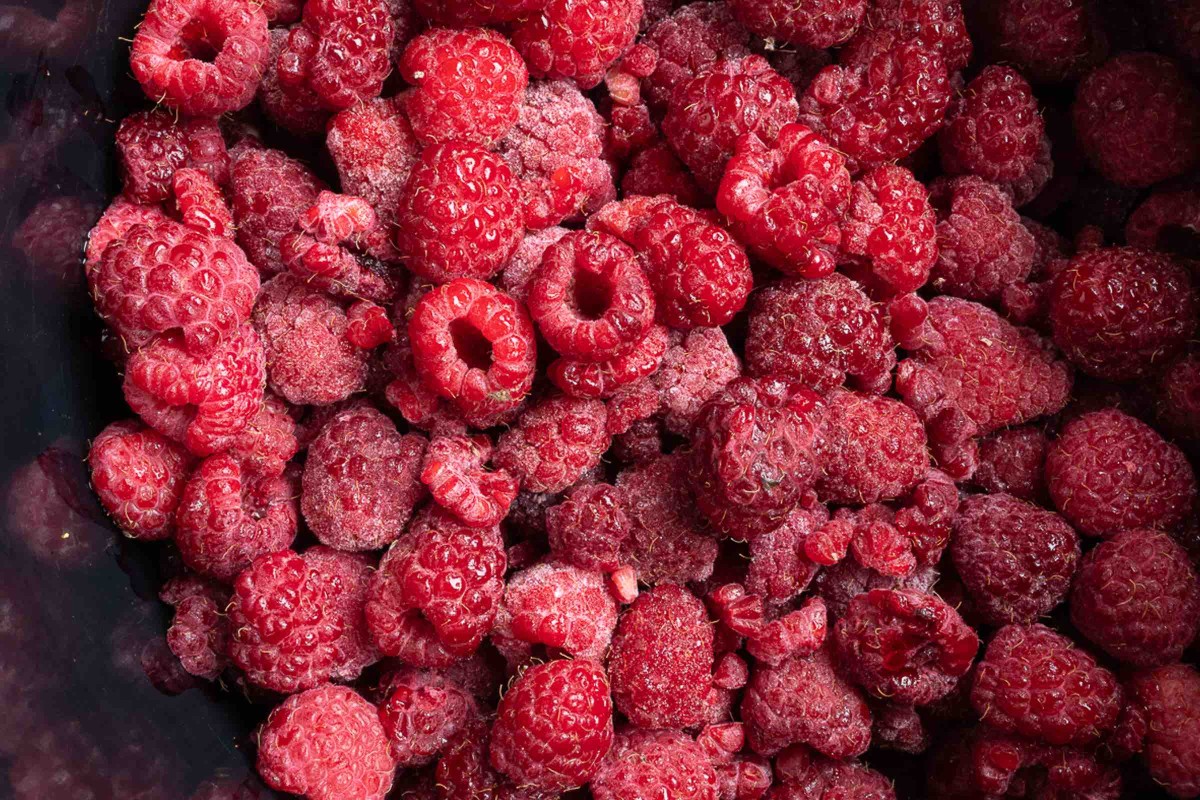 Tiefgekühlte Himbeeren