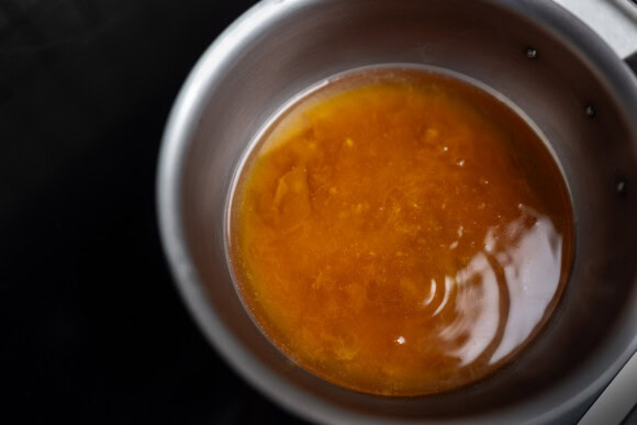 Erwärmte Aprikosenmarmelade im Kochtopf