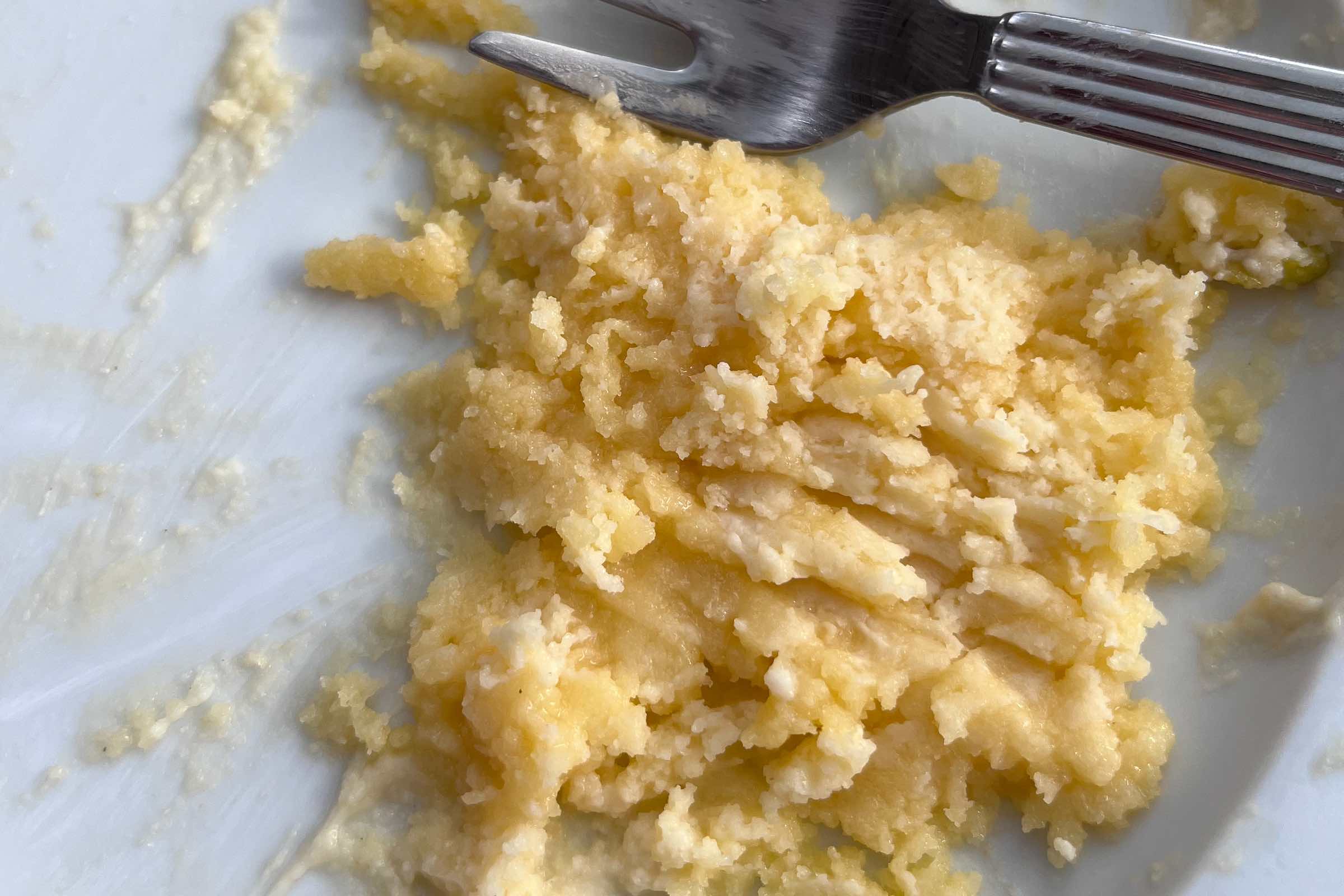Mürbeteig-Panne: zerfallene Teigmasse nach misslungenem Rezeptversuch