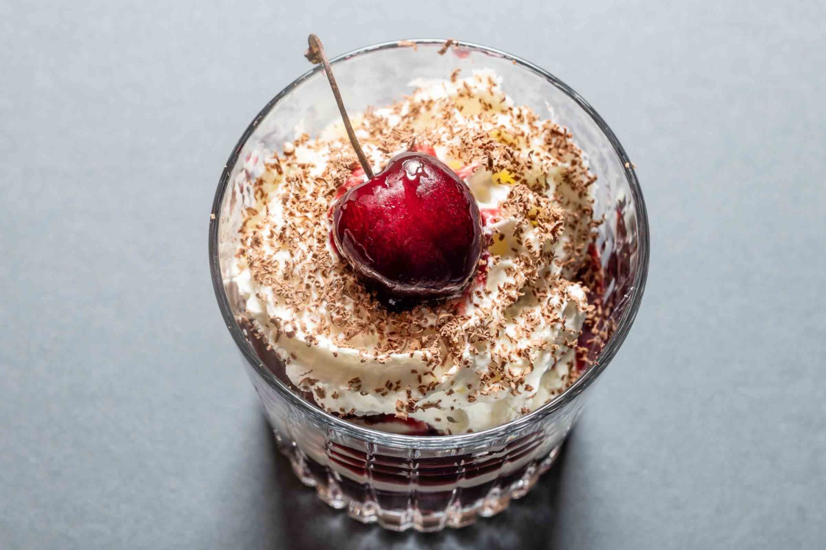 Nahaufnahme Schwarzwälder Kirsch Dessert